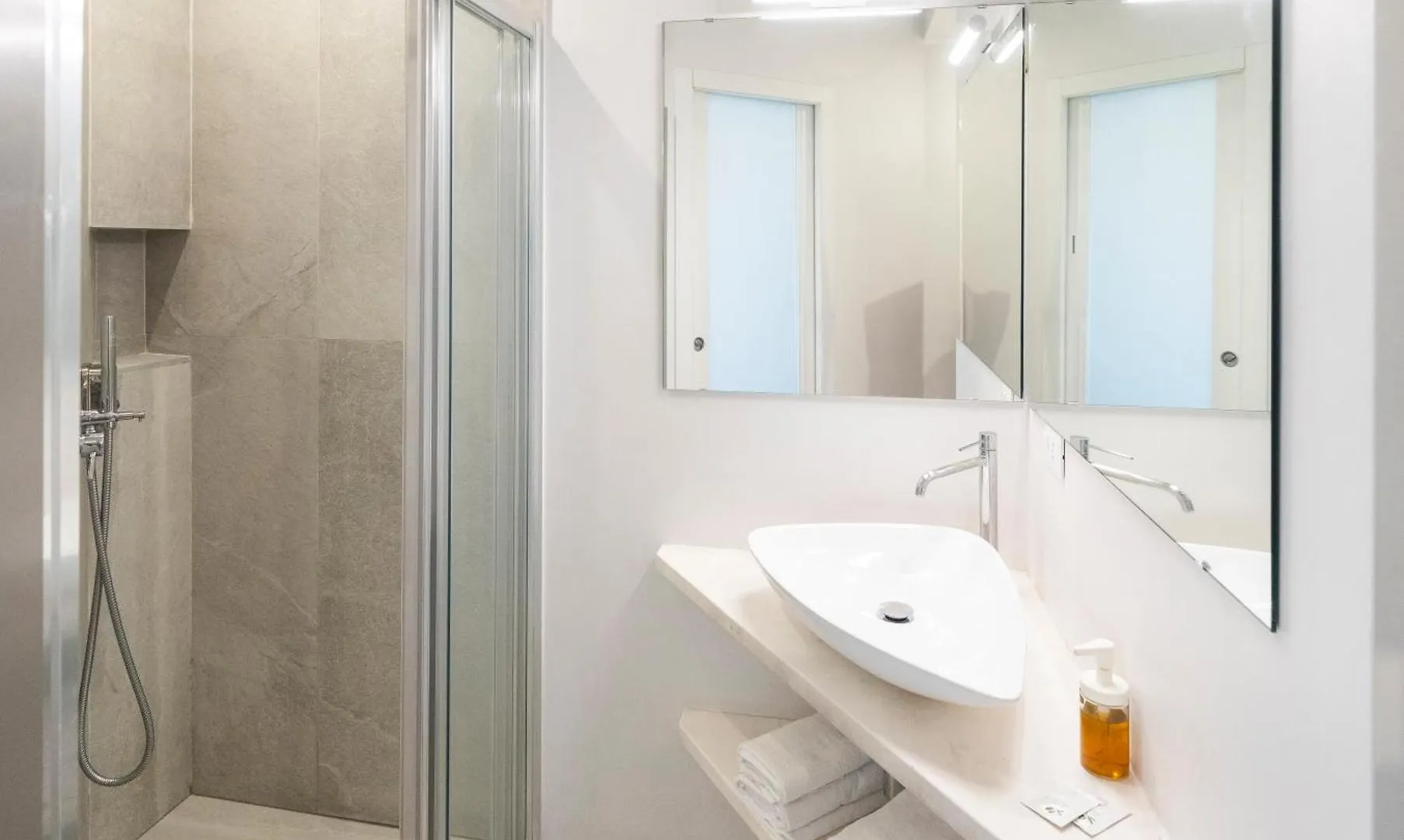 Central Four Brescia Apartment