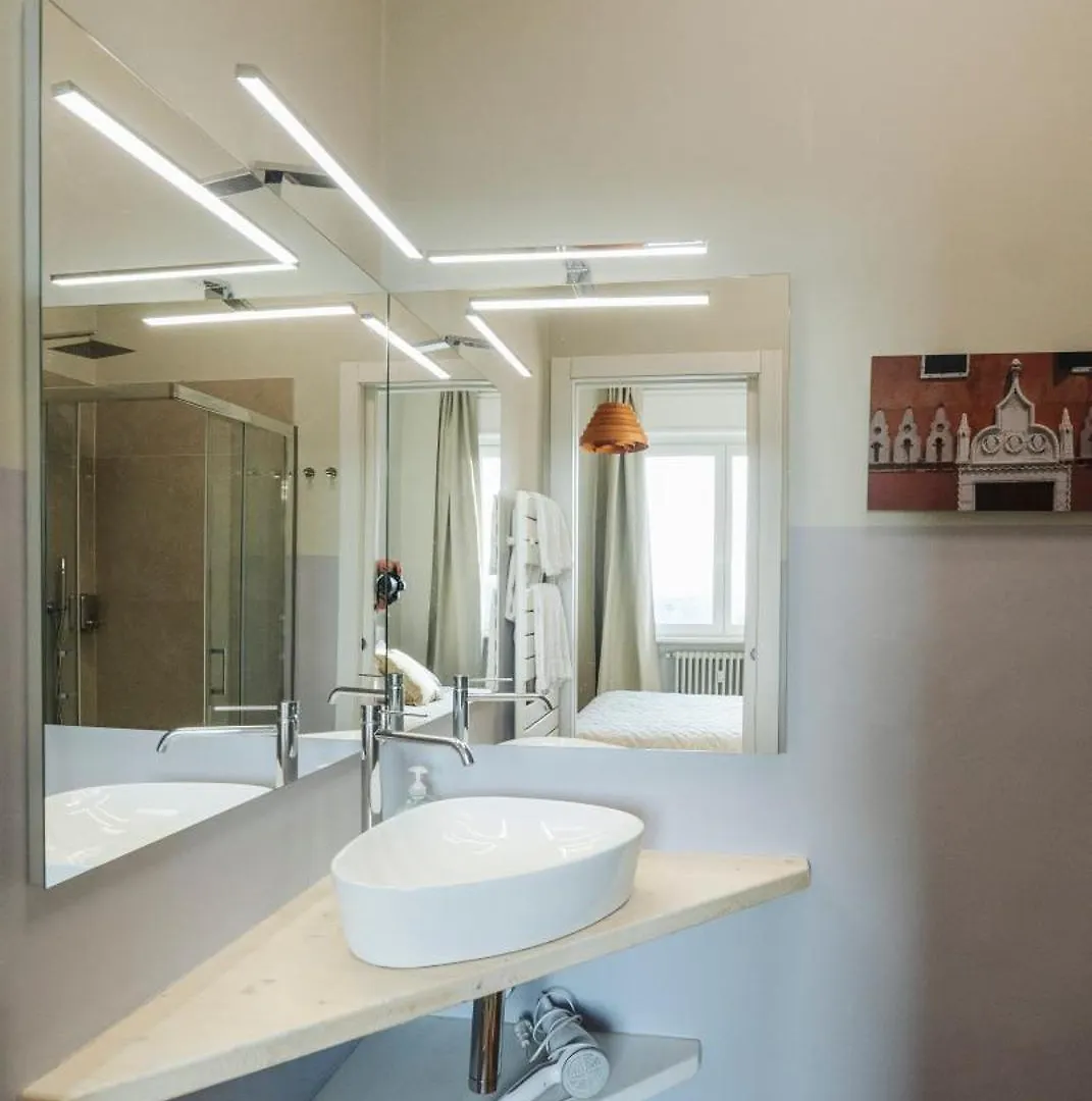 Apartment Central Four Brescia Italy